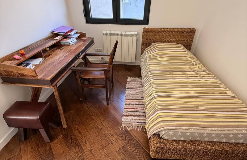 Location longue durée d’un grand appartement de 4 pièces avec hauts plafonds, 92 m², Belgrade, Serbie
